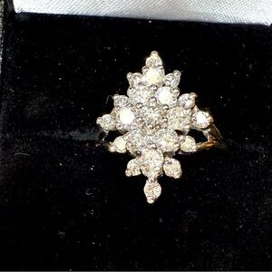 Elegant 14 Karat White Gold and Diamonds waterfall Ring, Sophisticated Class